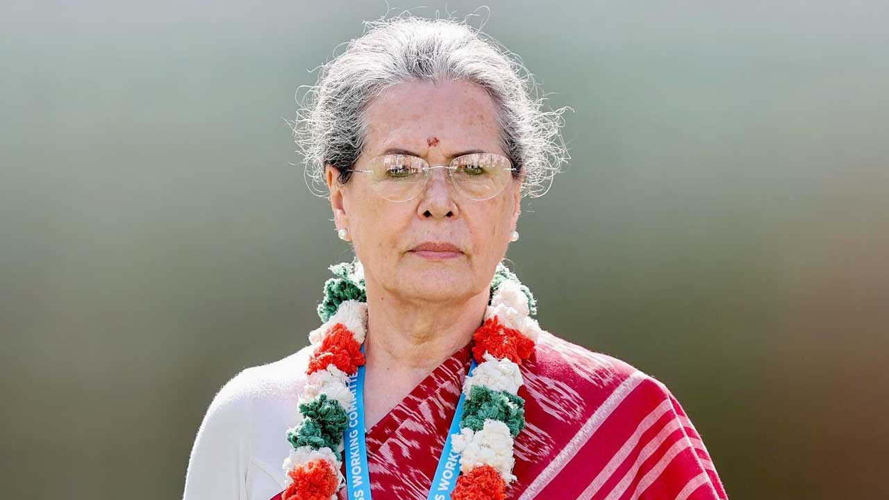 Karnataka: కర్ణాటకలో కాంగ్రెస్ సర్కారు కొలువుదీరిన వేళ.. సోనియా గాంధీ వీడియో సందేశం.. ఏమన్నారంటే? Karnataka: కర్ణాటకలో కాంగ్రెస్ సర్కారు కొలువుదీరిన వేళ.. సోనియా గాంధీ వీడియో సందేశం.. ఏమన్నారంటే?