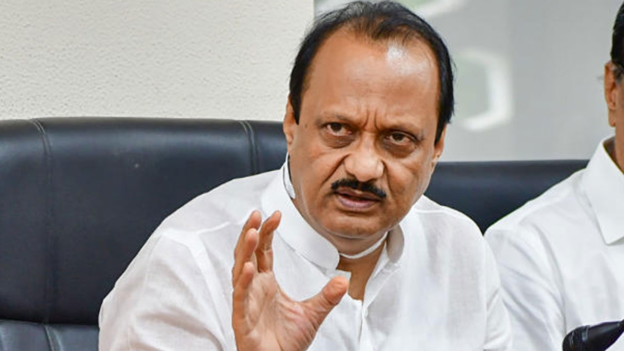 Ajit Pawar: 11వ క్లాసు వరకు ప్యాంటే వేసుకోలేదు.. గుడిలో డ్రెస్ కోడ్పై అజిత్ పవార్ హాట్ కామెంట్స్ Ajit Pawar: 11వ క్లాసు వరకు ప్యాంటే వేసుకోలేదు.. గుడిలో డ్రెస్ కోడ్పై అజిత్ పవార్ హాట్ కామెంట్స్