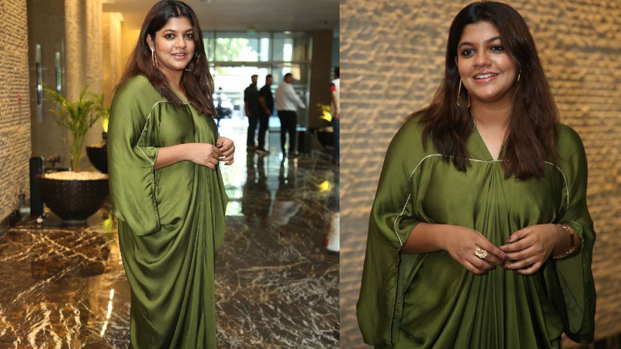 Aparna Balamurali : 2018 మూవీ సక్సెస్ మీట్‌లో అపర్ణ బాలమురళి అందాలు..