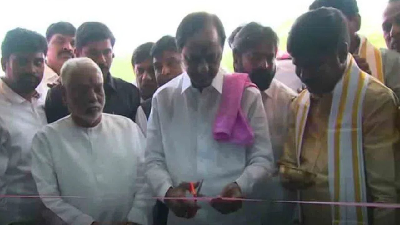 BRS Office Delhi: ఢిల్లీలో బీఆర్ఎస్ కార్యాలయాన్ని ప్రారంభించిన సీఎం కేసీఆర్ BRS Office Delhi: ఢిల్లీలో బీఆర్ఎస్ కార్యాలయాన్ని ప్రారంభించిన సీఎం కేసీఆర్