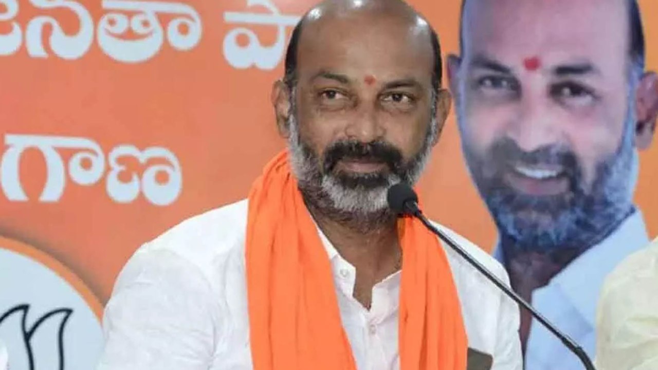 Bandi Sanjay : సీఎం కేసీఆర్, అసదుద్దీన్ ఓవైసీపై బండి సంజయ్ సంచలన వ్యాఖ్యలు Bandi Sanjay : సీఎం కేసీఆర్, అసదుద్దీన్ ఓవైసీపై బండి సంజయ్ సంచలన వ్యాఖ్యలు