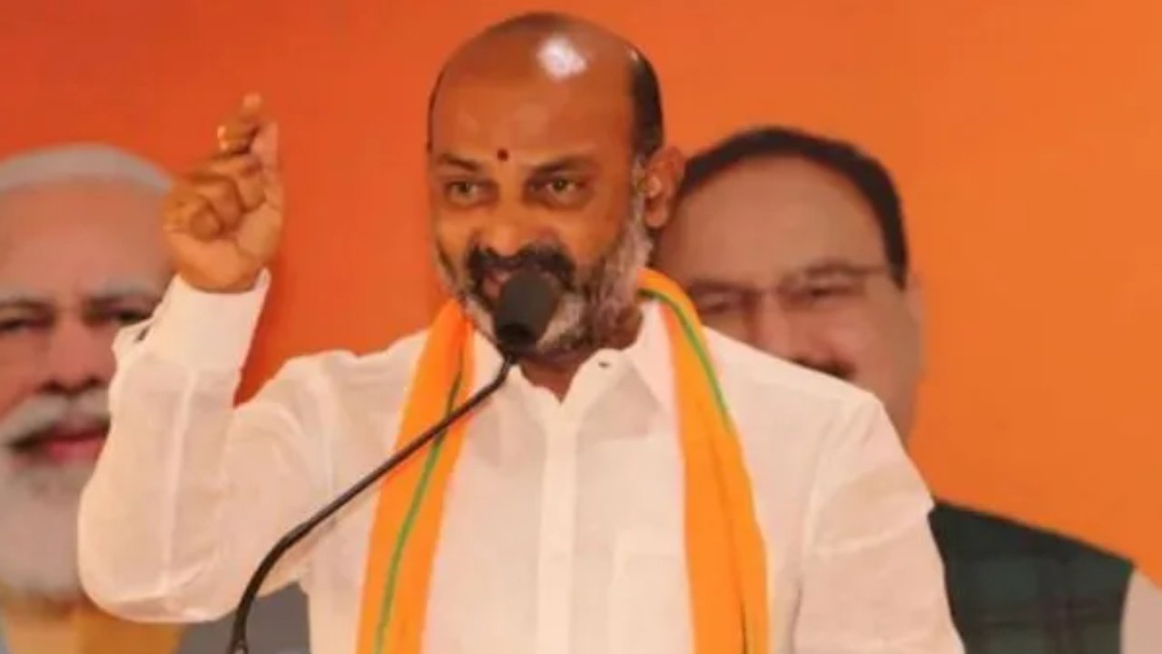 Bandi Sanjay: బీఆర్ఎస్కు బీజేపీనే ప్రత్యామ్నాయం.. కాంగ్రెస్ పార్టీపై బండి సంజయ్ సంచలన వ్యాఖ్యలు Bandi Sanjay: బీఆర్ఎస్కు బీజేపీనే ప్రత్యామ్నాయం.. కాంగ్రెస్ పార్టీపై బండి సంజయ్ సంచలన వ్యాఖ్యలు