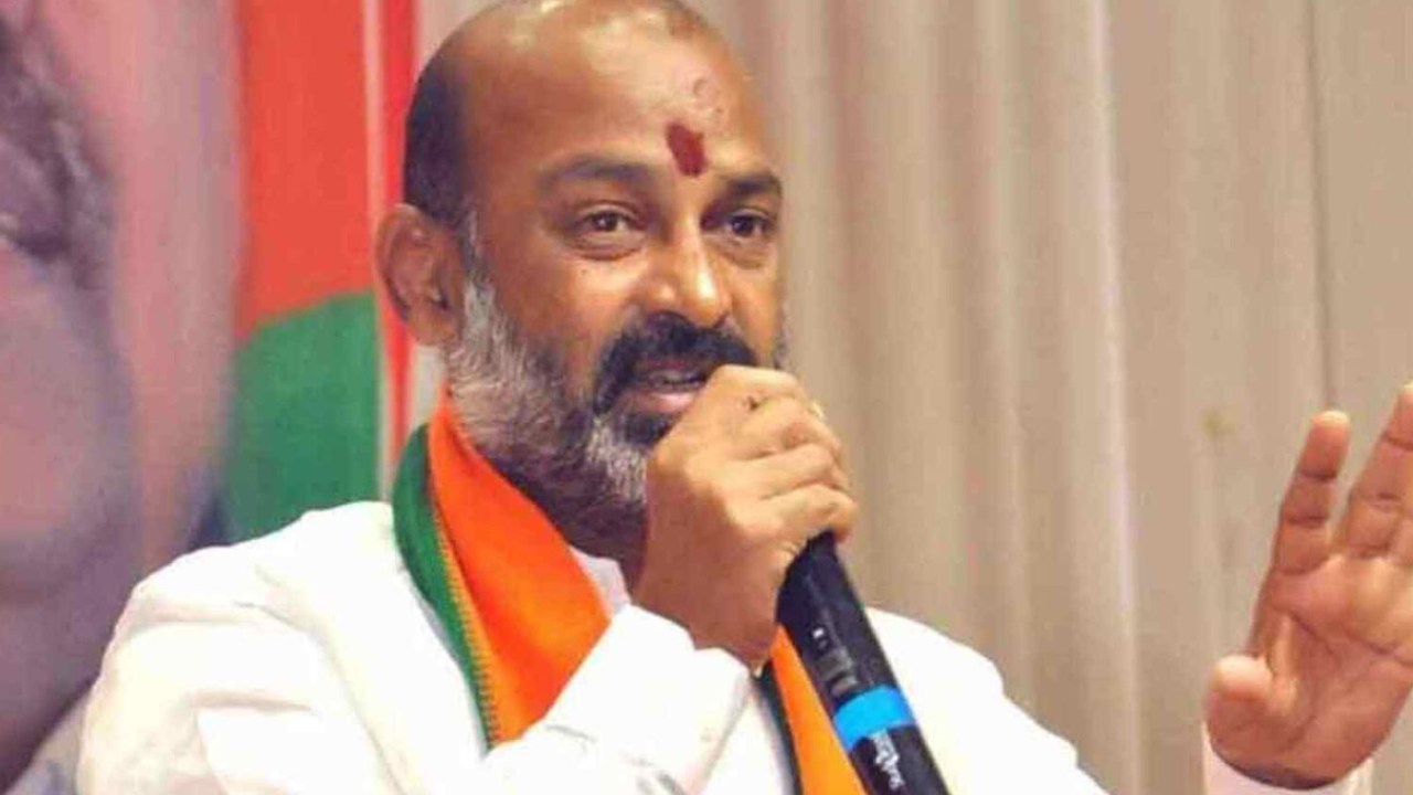 Bandi Sanjay : కేసీఆర్ ప్రభుత్వాన్ని బొంద పెట్టాలి : బండి సంజయ్ Bandi Sanjay : కేసీఆర్ ప్రభుత్వాన్ని బొంద పెట్టాలి : బండి సంజయ్