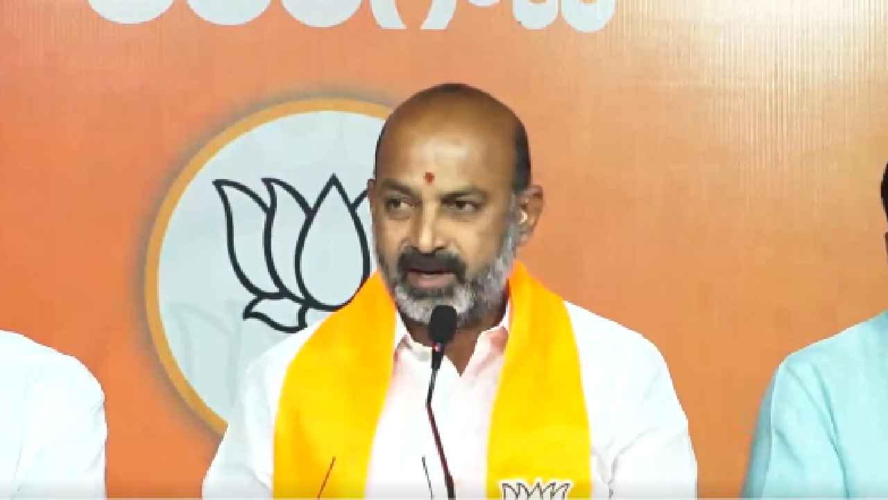 BJP: వారి ఆటకట్టించడానికే హిందూ ఏక్తా యాత్ర: బండి సంజయ్ BJP: వారి ఆటకట్టించడానికే హిందూ ఏక్తా యాత్ర: బండి సంజయ్