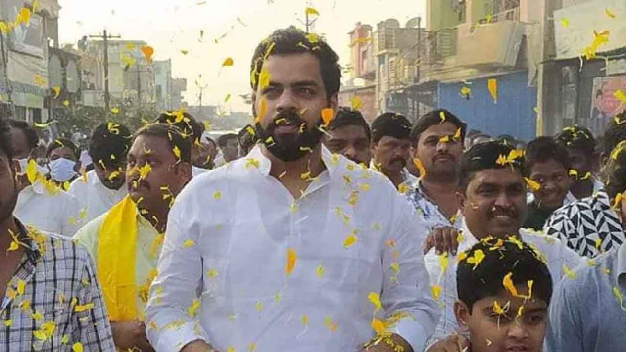 Bhuma Jagat Vikhyat Reddy : ఇది వారి పనే.. ఏవీ సుబ్బారెడ్డితో కలిసి కుట్ర చేశారు- భూమా జగత్ విఖ్యాత్ రెడ్డి Bhuma Jagat Vikhyat Reddy : ఇది వారి పనే.. ఏవీ సుబ్బారెడ్డితో కలిసి కుట్ర చేశారు- భూమా జగత్ విఖ్యాత్ రెడ్డి