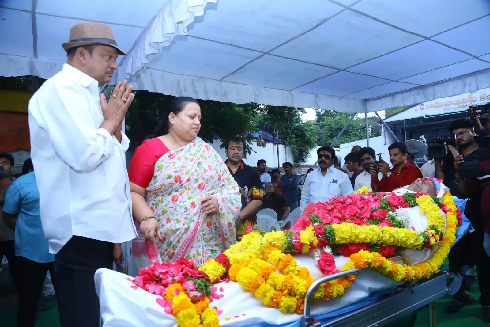 Celebrities paid tribute to Sarath Babu