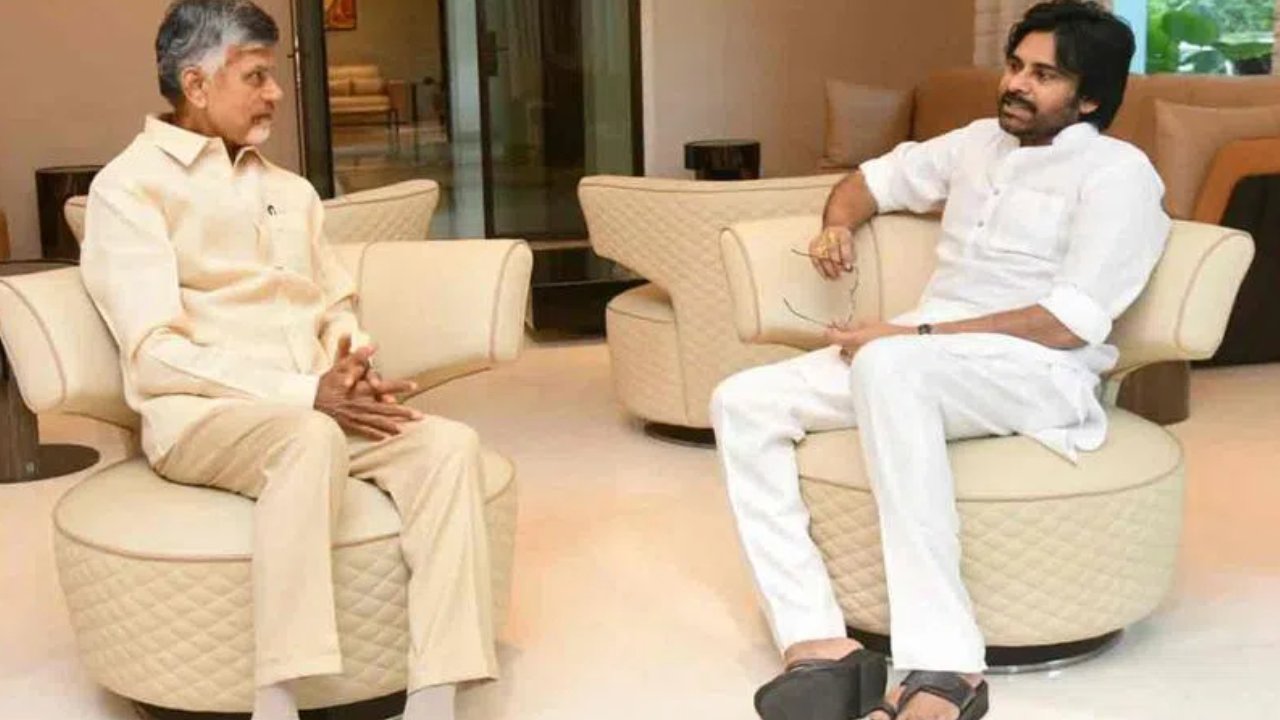 AP Politics: సైలెంట్ అయ్యారు..! చంద్రబాబు, పవన్ భేటీ.. ఏపీ బీజేపీలో మారుతున్న సమీకరణాలు.. AP Politics: సైలెంట్ అయ్యారు..! చంద్రబాబు, పవన్ భేటీ.. ఏపీ బీజేపీలో మారుతున్న సమీకరణాలు..