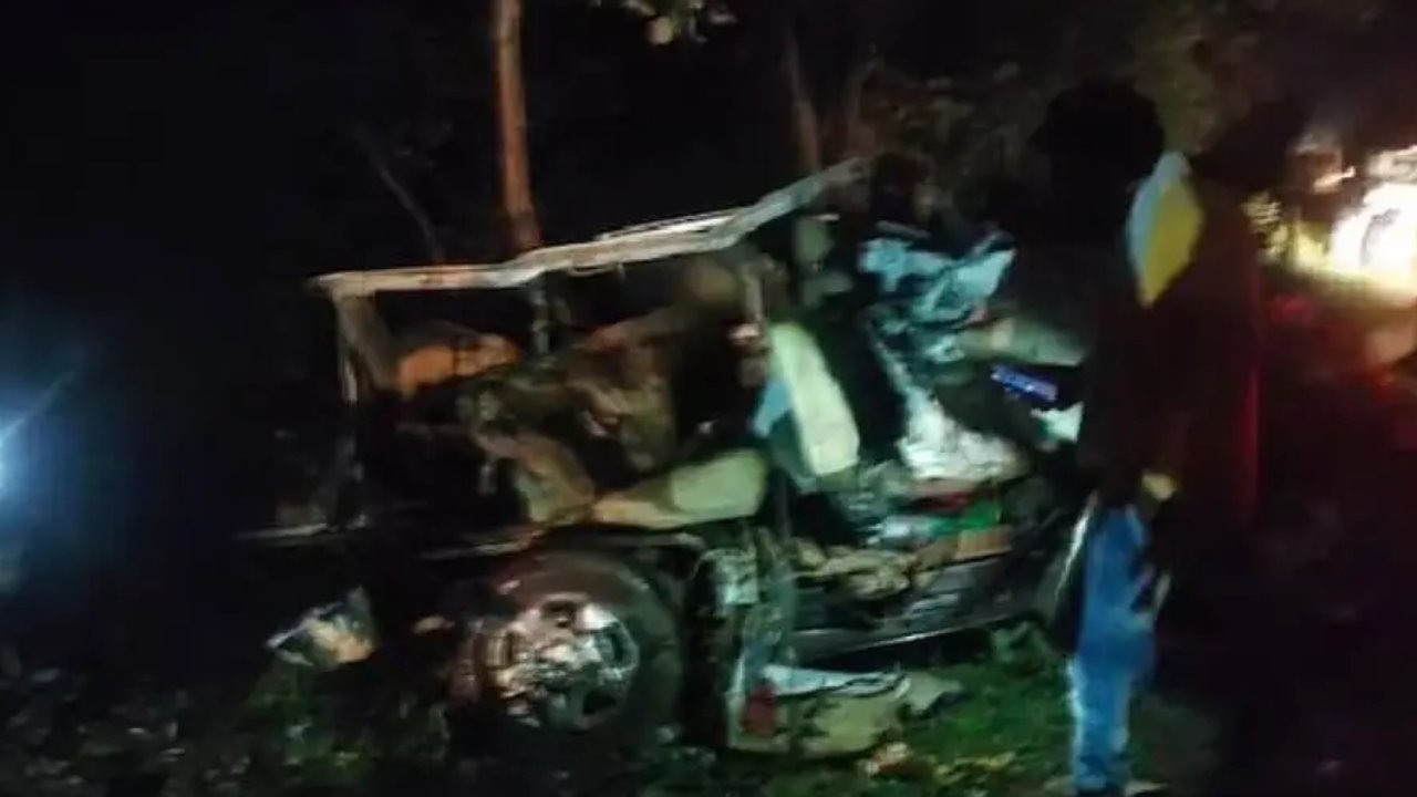 Chhattisgarh Accident: ఛత్తీస్గఢ్లో ఘోర ప్రమాదం.. ఇద్దరు చిన్నారులతో సహా 11మంది మృతి Chhattisgarh Accident: ఛత్తీస్గఢ్లో ఘోర ప్రమాదం.. ఇద్దరు చిన్నారులతో సహా 11మంది మృతి