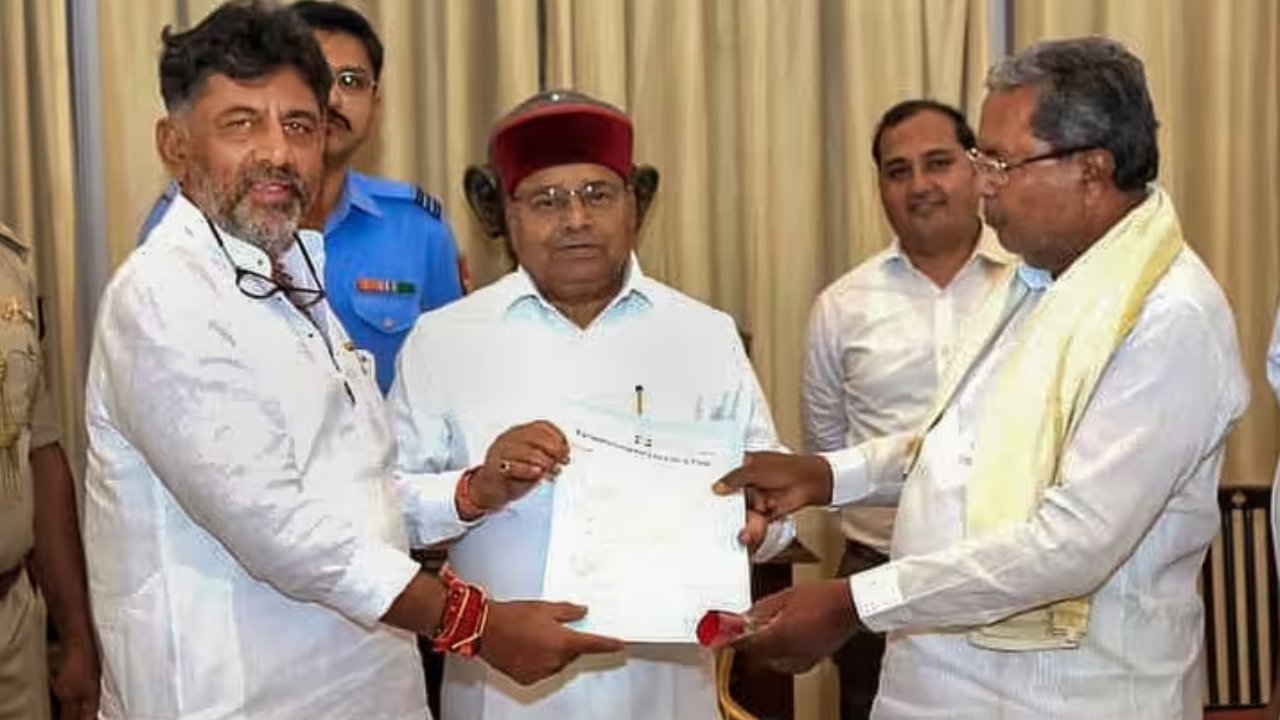 Karnataka Cabinet: సిద్ధరామయ్య కేబినెట్లో తొలుత ప్రమాణ స్వీకారం చేసే పది మంది మంత్రులు వీరే.. Karnataka Cabinet: సిద్ధరామయ్య కేబినెట్లో తొలుత ప్రమాణ స్వీకారం చేసే పది మంది మంత్రులు వీరే..