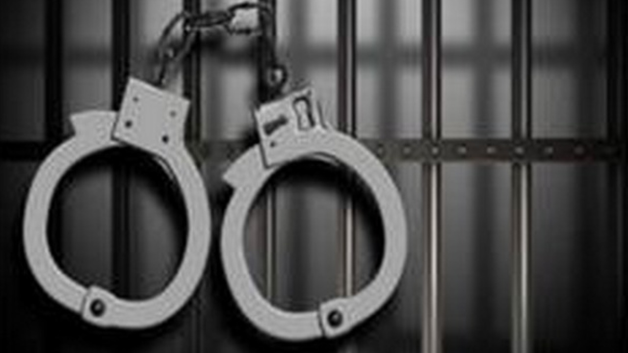 DRDO Scientist Arrest : హనీ ట్రాప్ లో చిక్కి పాక్ కు భారత రహస్య సమాచారం.. శాస్త్రవేత్త అరెస్టు DRDO Scientist Arrest : హనీ ట్రాప్ లో చిక్కి పాక్ కు భారత రహస్య సమాచారం.. శాస్త్రవేత్త అరెస్టు