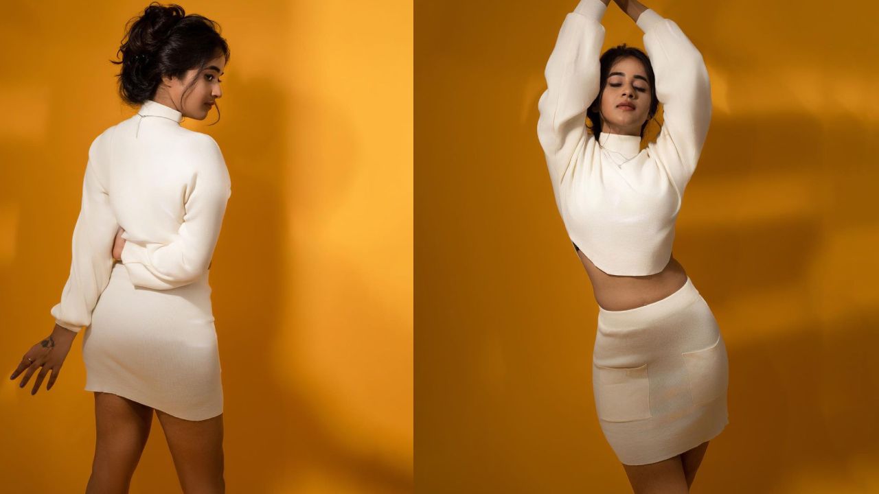 Deepthi Sunaina : బుల్లి స్కర్ట్ లో దీప్తి సునయన సొగసులు..