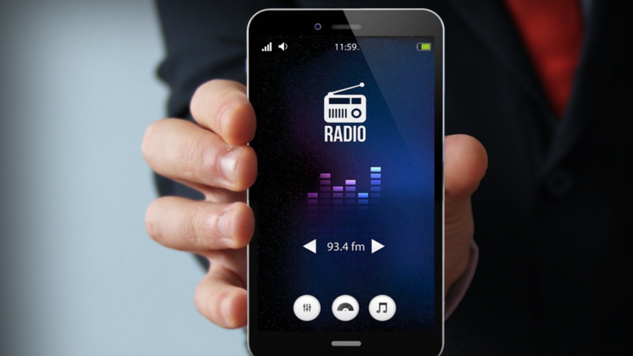FM Radio must be present and enabled on all mobile phones, government advisory warns