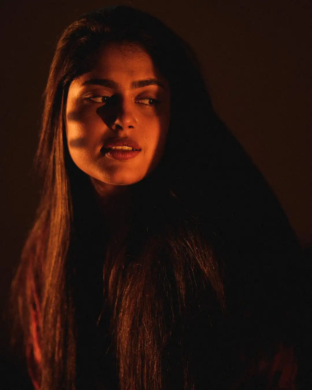 Faria Abdullah shines in Dark Mode 