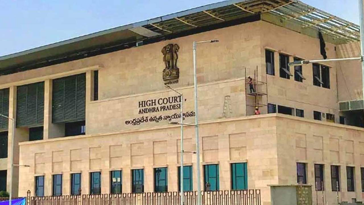 High Court : ఏపీఎస్ఆర్టీసీ ఎండీతోపాటు మరో నలుగురు అధికారులకు జైలు శిక్ష High Court : ఏపీఎస్ఆర్టీసీ ఎండీతోపాటు మరో నలుగురు అధికారులకు జైలు శిక్ష