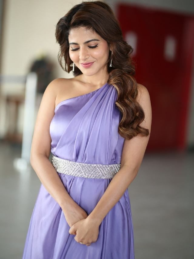 >ఐశ్వర్య మీనన్ మెస్మరైజింగ్ లుక్స్..