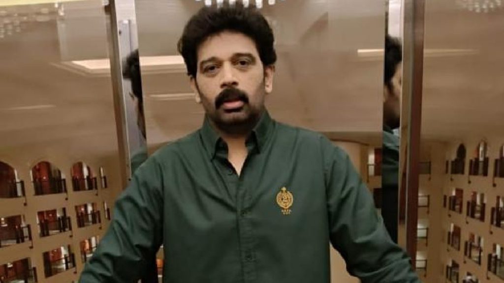 J D Chakravarthy receives award from Nigeria international film festival