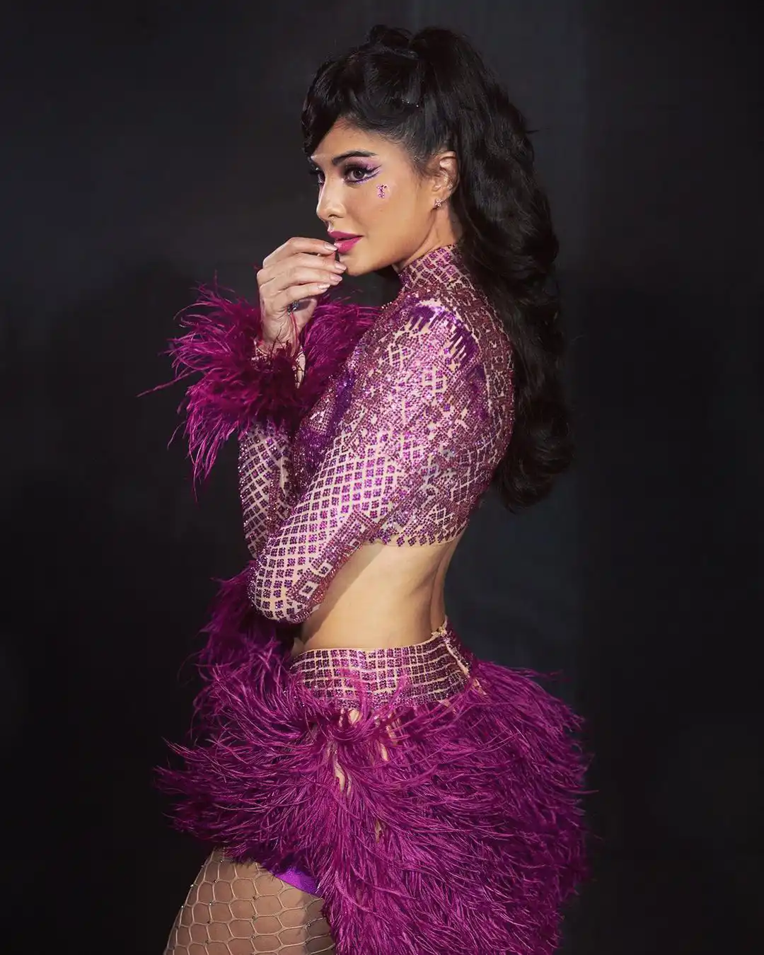 Jacqueline Fernandez Dancing in a Event