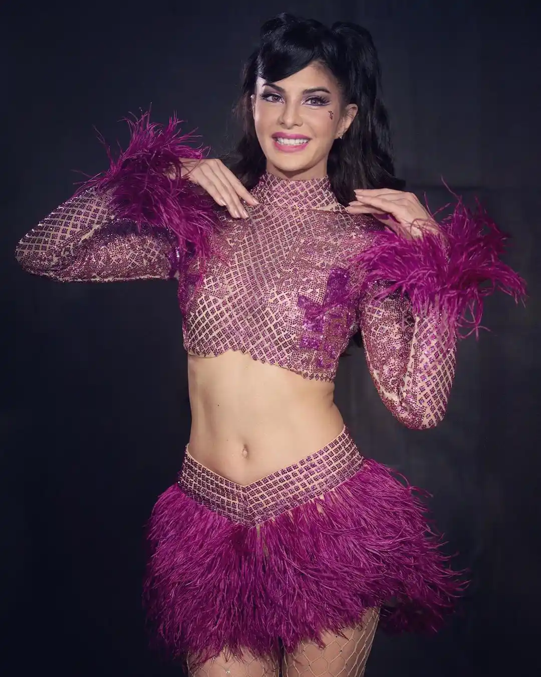 Jacqueline Fernandez Dancing in a Event