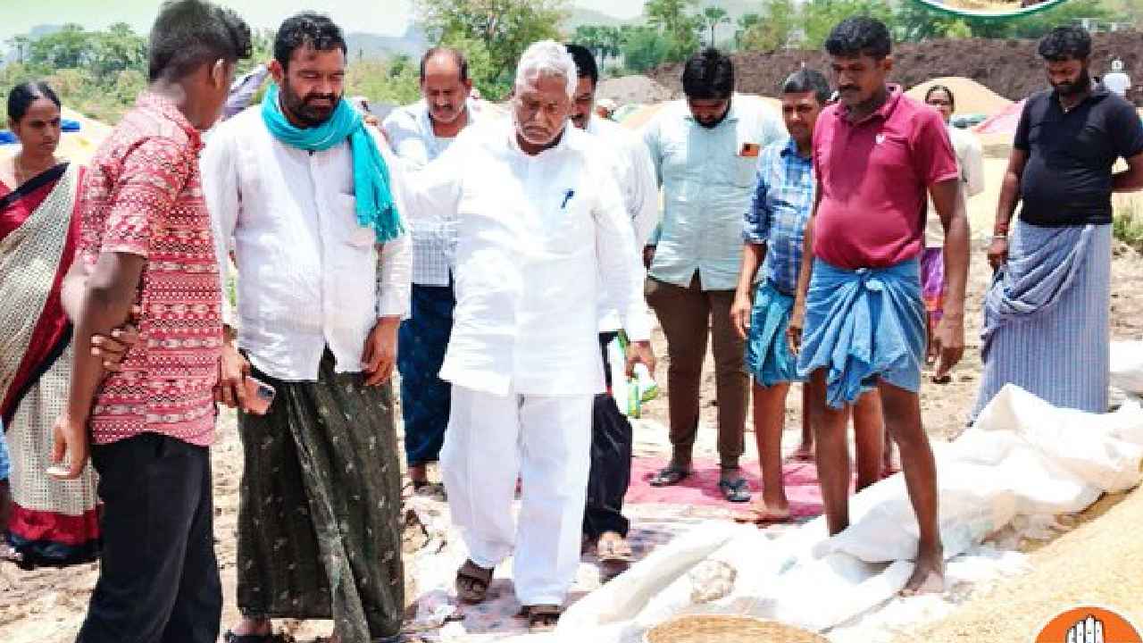 Jeevan Reddy : తూకం వేయడం లేదు, లారీలు రావడం లేదు- ప్రభుత్వంపై ఎమ్మెల్సీ జీవన్ రెడ్డి ఫైర్ Jeevan Reddy : తూకం వేయడం లేదు, లారీలు రావడం లేదు- ప్రభుత్వంపై ఎమ్మెల్సీ జీవన్ రెడ్డి ఫైర్