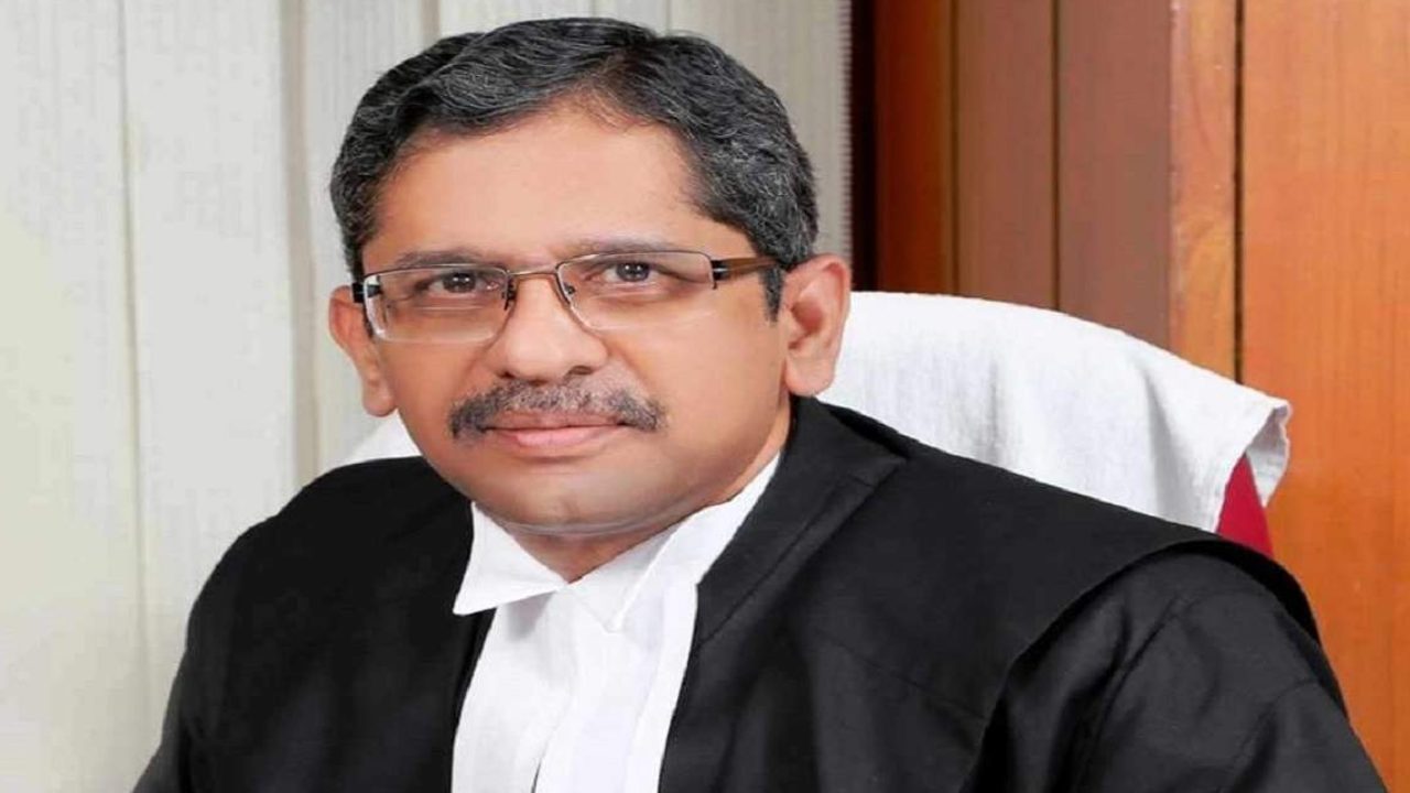 Justice NV Ramana : తిరుమల కొండలను పరిశుభ్రంగా ఉంచాల్సిన బాధ్యత అందరిది : మాజీ సీజేఐ జస్టిస్ ఎన్వీ రమణ Justice NV Ramana : తిరుమల కొండలను పరిశుభ్రంగా ఉంచాల్సిన బాధ్యత అందరిది : మాజీ సీజేఐ జస్టిస్ ఎన్వీ రమణ