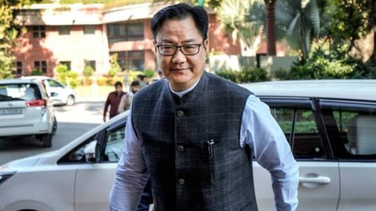 Kiren Rijiju: ఆది నుంచి వివాదాలకు కేంద్ర బింధువుగా కిరణ్ రిజిజు.. న్యాయశాఖ నుంచి ఉద్వాసనకు ప్రధాన కారణం అదే.. Kiren Rijiju: ఆది నుంచి వివాదాలకు కేంద్ర బింధువుగా కిరణ్ రిజిజు.. న్యాయశాఖ నుంచి ఉద్వాసనకు ప్రధాన కారణం అదే..