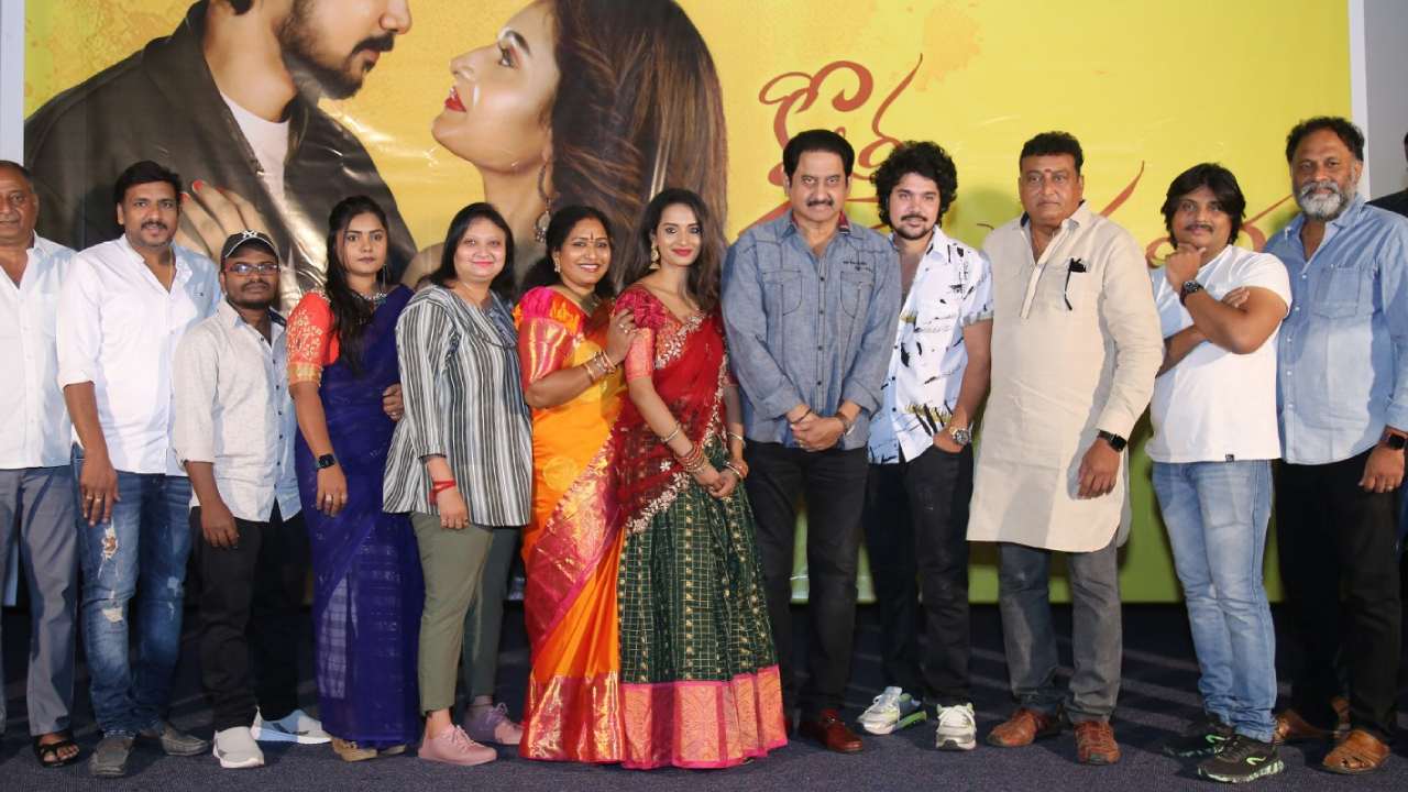 Kotha Rangula Prapancham: 30 ఇయర్స్ పృథ్వీ డైరెక్ట్ చేస్తున్న ‘కొత్త రంగుల ప్రపంచం’ టీజర్ లాంచ్ గ్యాలరీ