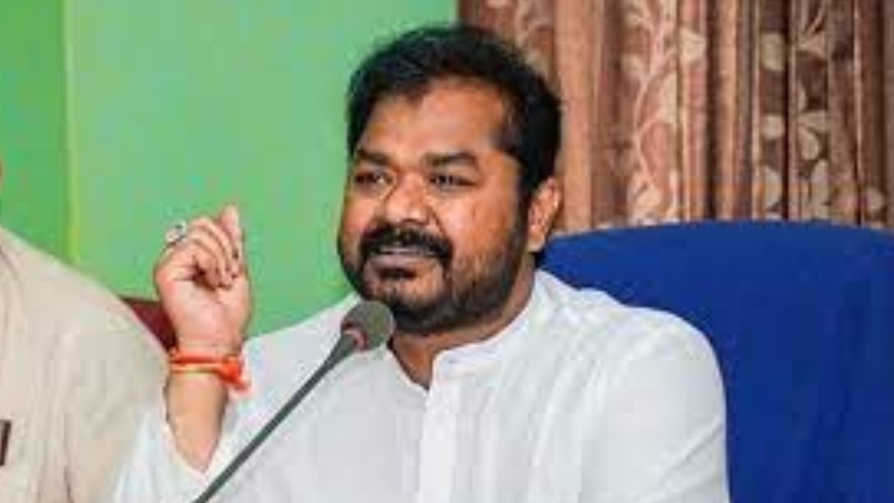 Minister Dadisetti Raja : రజినీకాంత్, చంద్రబాబు.. ఎన్టీఆర్ కు క్షమాపణ చెప్పాలి : మంత్రి దాడిశెట్టి రాజా Minister Dadisetti Raja : రజినీకాంత్, చంద్రబాబు.. ఎన్టీఆర్ కు క్షమాపణ చెప్పాలి : మంత్రి దాడిశెట్టి రాజా