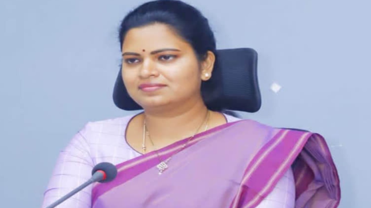 Minister Vidadala Rajini : వైద్య రంగం గురించి మాట్లాడే హక్కు చంద్రబాబుకు లేదు : మంత్రి విడదల రజినీ Minister Vidadala Rajini : వైద్య రంగం గురించి మాట్లాడే హక్కు చంద్రబాబుకు లేదు : మంత్రి విడదల రజినీ