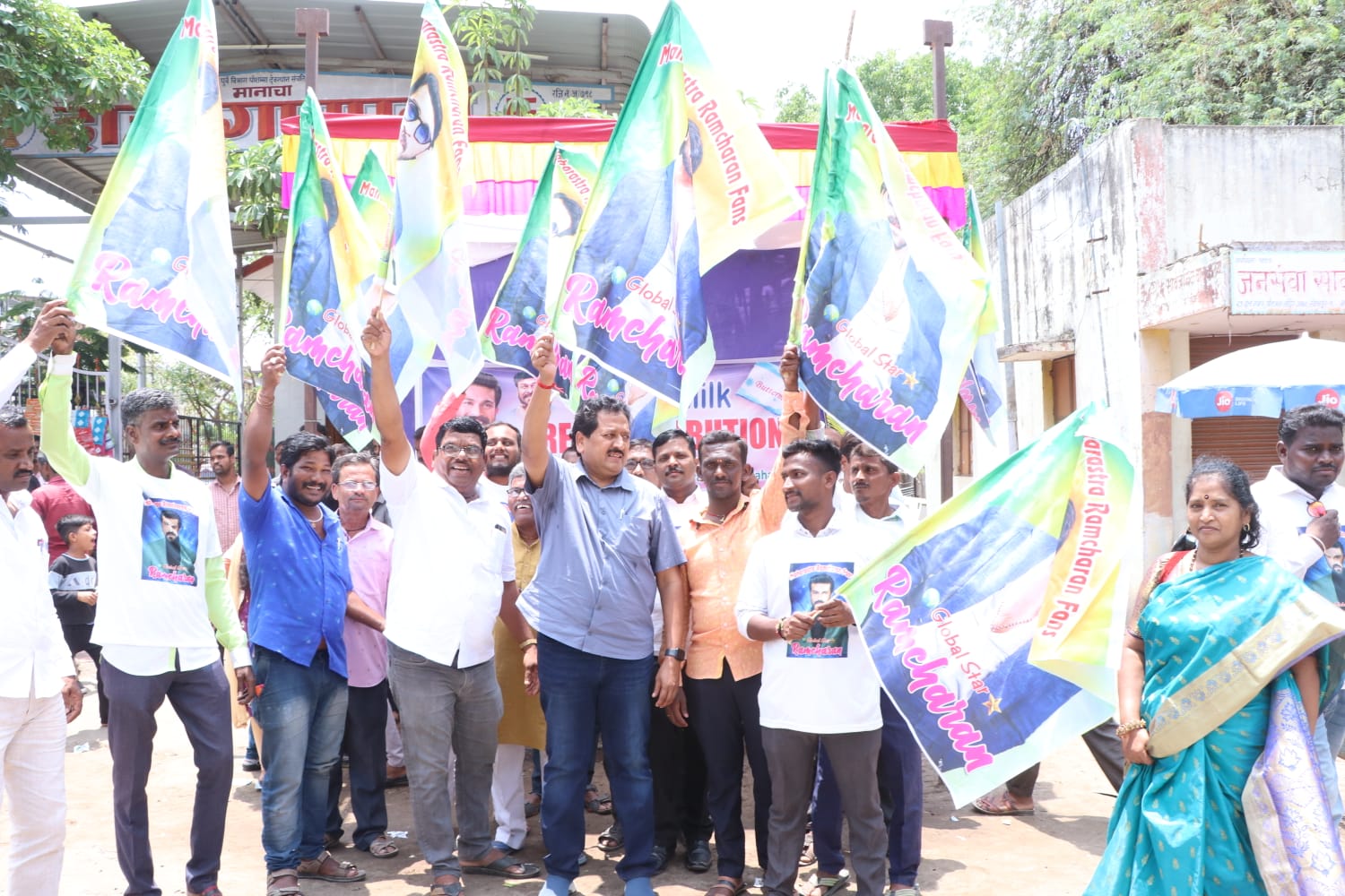 Mumbai Ram Charan fans conduct service program for 9000 members