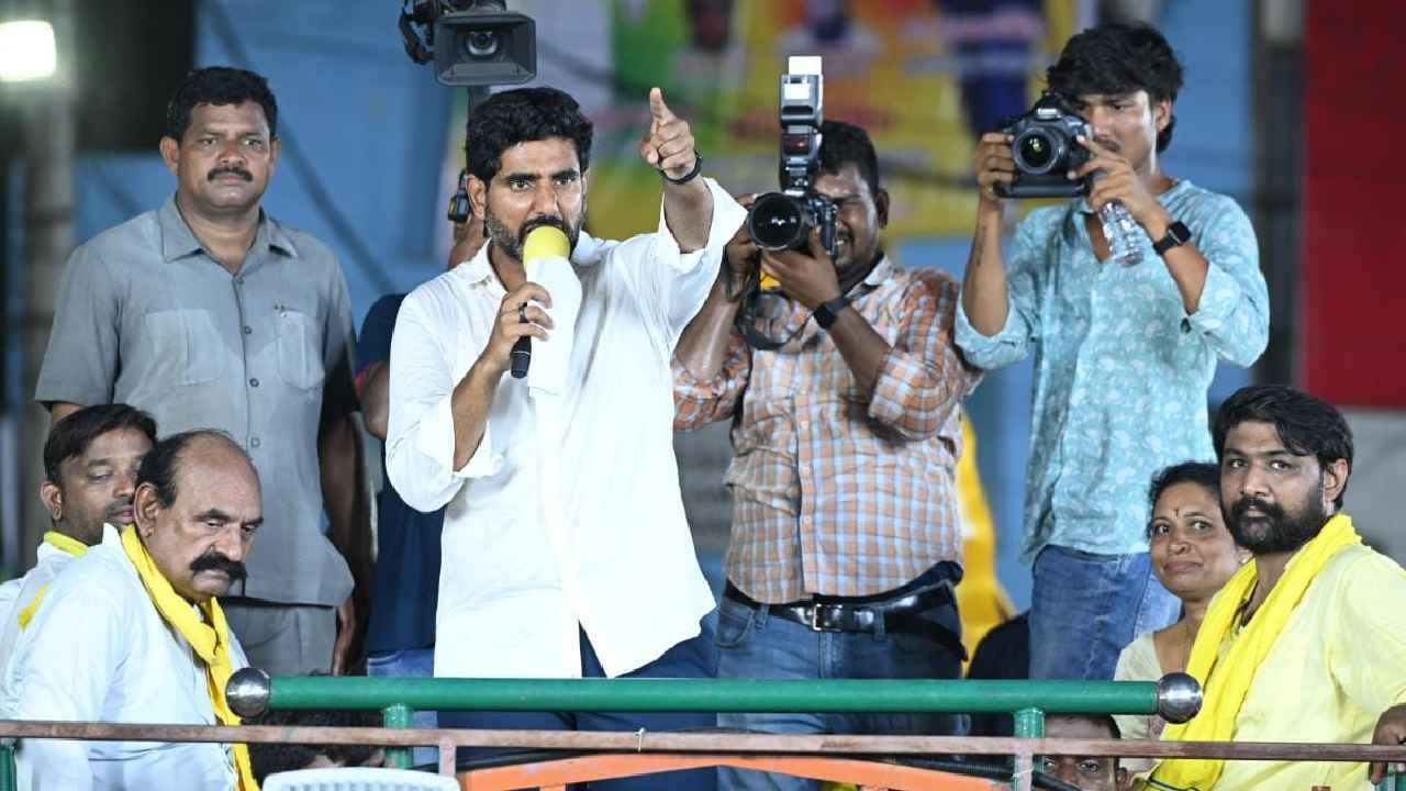 Nara Lokesh : అప్పుడు బాబాయ్కి గుండెపోటు అన్నారు, ఇప్పుడు తల్లికి గుండెపోటు అంటున్నారు- చాలా భయంగా ఉందన్న లోకేశ్ Nara Lokesh : అప్పుడు బాబాయ్కి గుండెపోటు అన్నారు, ఇప్పుడు తల్లికి గుండెపోటు అంటున్నారు- చాలా భయంగా ఉందన్న లోకేశ్