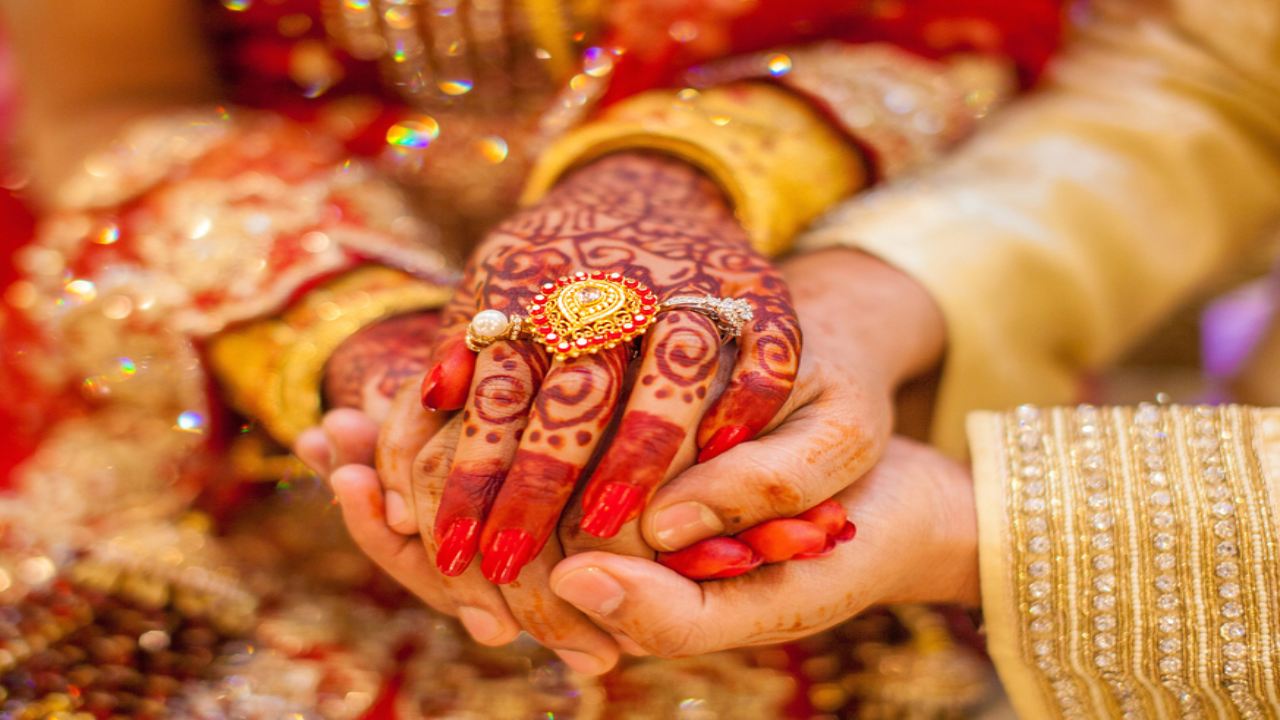Quarrel at the wedding ceremony : వధువు డ్యాన్స్ చేయలేదట.. తన్నుకున్న పెళ్లివారు Quarrel at the wedding ceremony : వధువు డ్యాన్స్ చేయలేదట.. తన్నుకున్న పెళ్లివారు