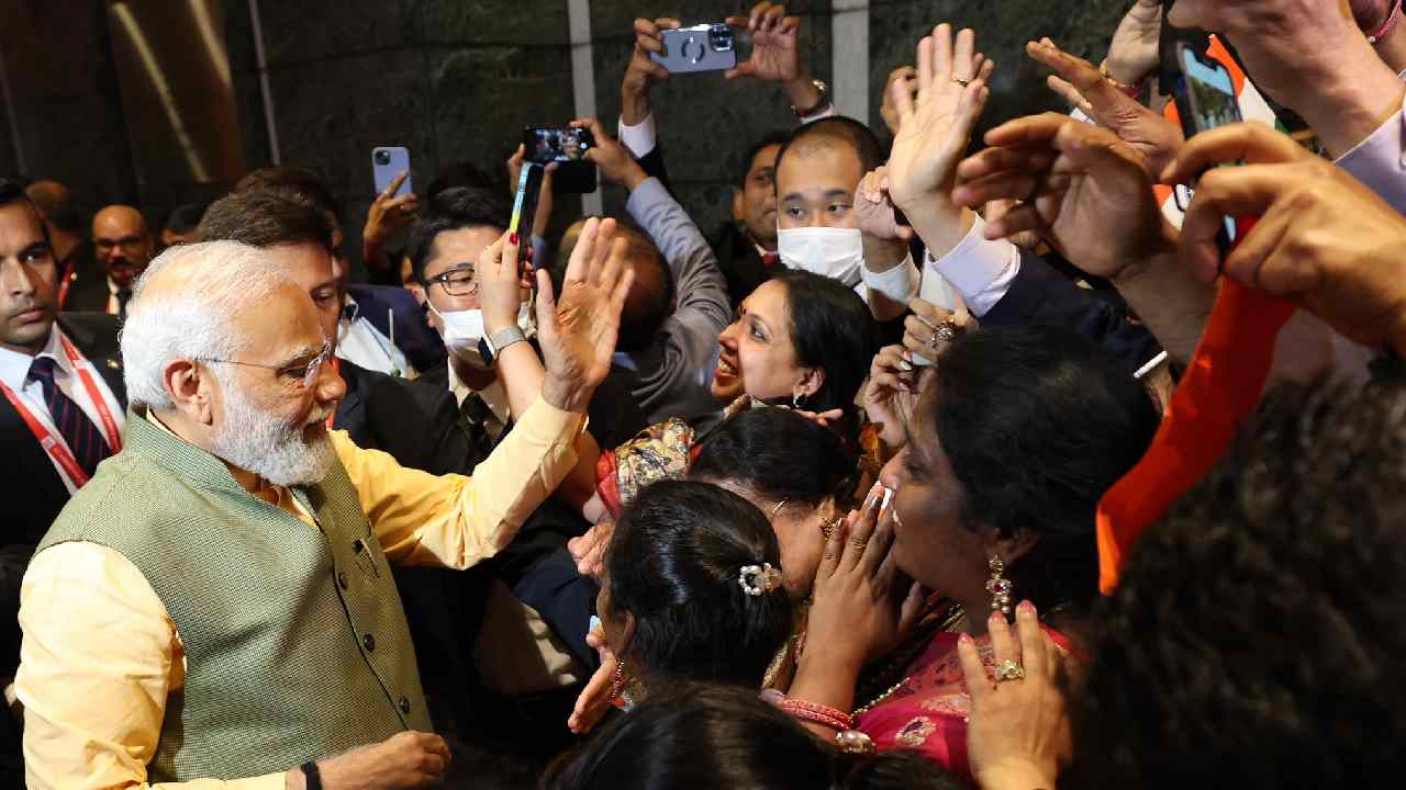 Narendra Modi: జపాన్లో ప్రవాస భారతీయులతో మాట్లాడిన మోదీ.. వీడియో Narendra Modi: జపాన్లో ప్రవాస భారతీయులతో మాట్లాడిన మోదీ.. వీడియో
