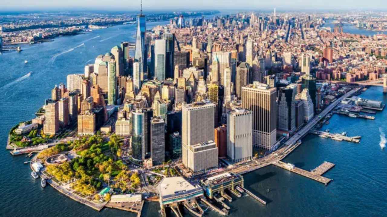 New York : భూమిలోకి కుంగిపోతున్న న్యూయార్క్ నగరం.. ఎందుకో తెలుసా? New York : భూమిలోకి కుంగిపోతున్న న్యూయార్క్ నగరం.. ఎందుకో తెలుసా?