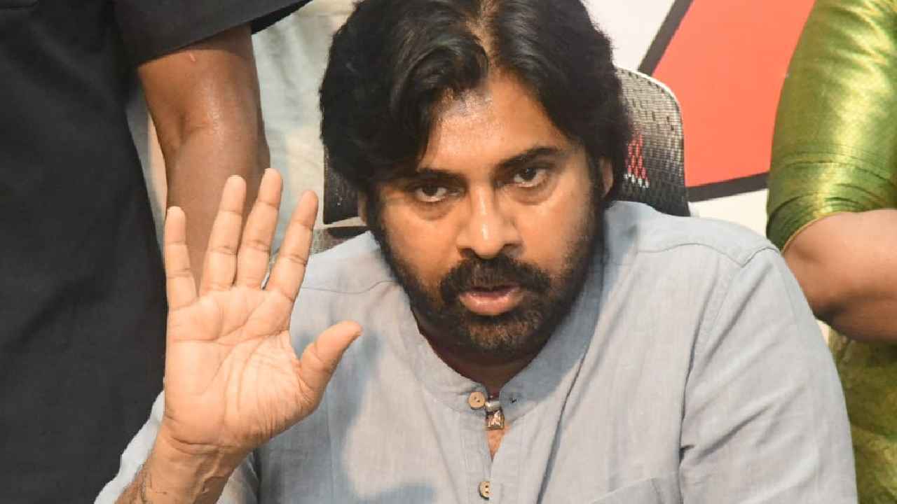 పొత్తు లేదన్న పవన్ కల్యాణ్ : 175 సీట్లకు పోటీ పొత్తు లేదన్న పవన్ కల్యాణ్ : 175 సీట్లకు పోటీ