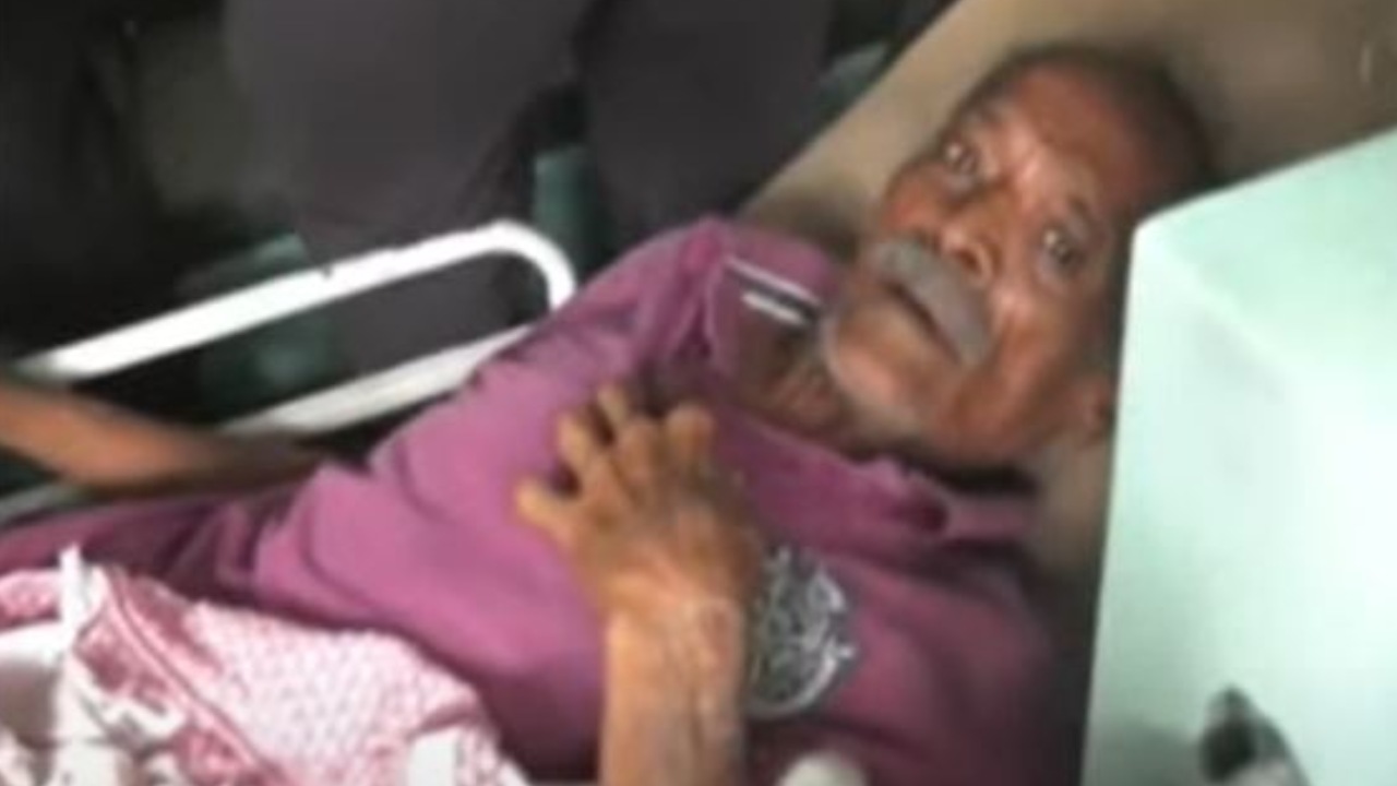 YS Viveka Case : వైఎస్ వివేకా హత్య కేసులో కీలక సాక్షి.. ప్రత్యేక భద్రత నడుమ హైదరాబాద్ కు తరలింపు YS Viveka Case : వైఎస్ వివేకా హత్య కేసులో కీలక సాక్షి.. ప్రత్యేక భద్రత నడుమ హైదరాబాద్ కు తరలింపు
