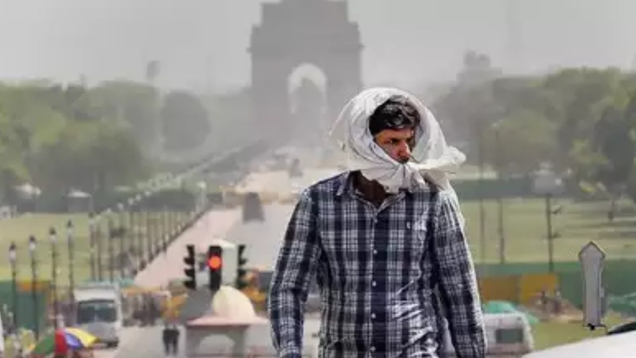 Rising Temperatures : దేశంలో పెరుగుతున్న ఉష్ణోగ్రతలు.. ఢిల్లీ ఎన్సీఆర్ లో హీట్ వేవ్ హెచ్చరిక Rising Temperatures : దేశంలో పెరుగుతున్న ఉష్ణోగ్రతలు.. ఢిల్లీ ఎన్సీఆర్ లో హీట్ వేవ్ హెచ్చరిక