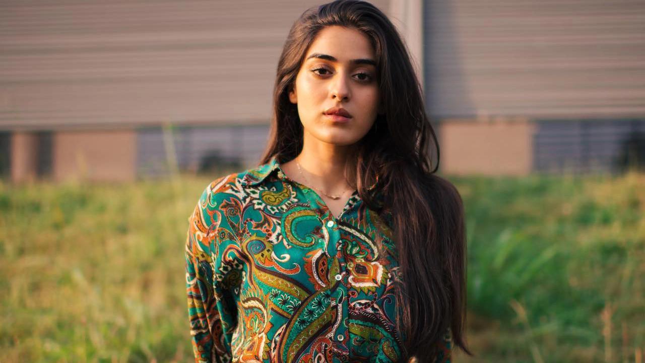 Sakshi Vaidya: ఏజెంట్ దెబ్బకు అయ్యగారు వెకేషన్.. అమ్మగారు లొకేషన్..! Sakshi Vaidya: ఏజెంట్ దెబ్బకు అయ్యగారు వెకేషన్.. అమ్మగారు లొకేషన్..!