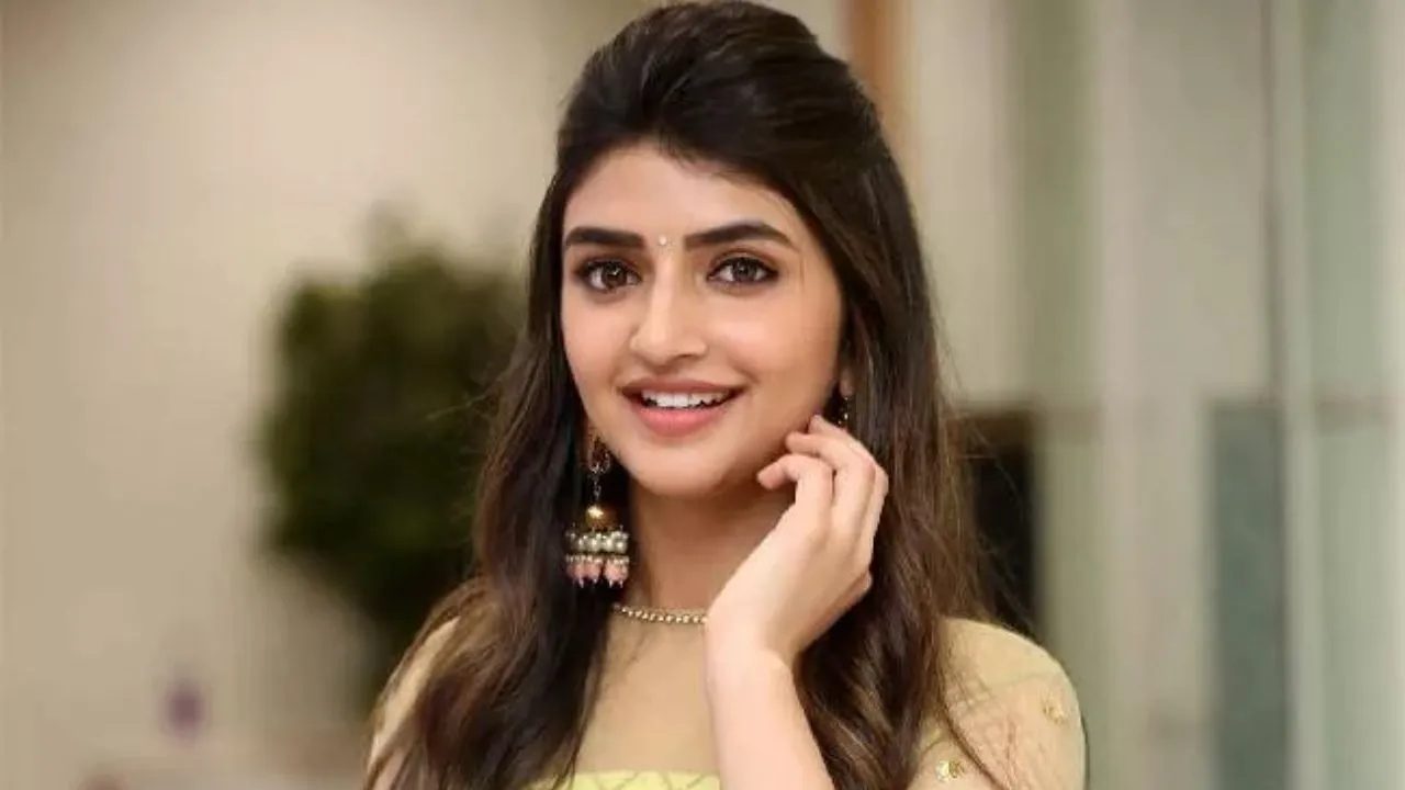 Sreeleela : టాలీవుడ్ గడ్డ శ్రీలీల అడ్డా.. పవన్ నుంచి విజయ్ వరకు.. Sreeleela : టాలీవుడ్ గడ్డ శ్రీలీల అడ్డా.. పవన్ నుంచి విజయ్ వరకు..