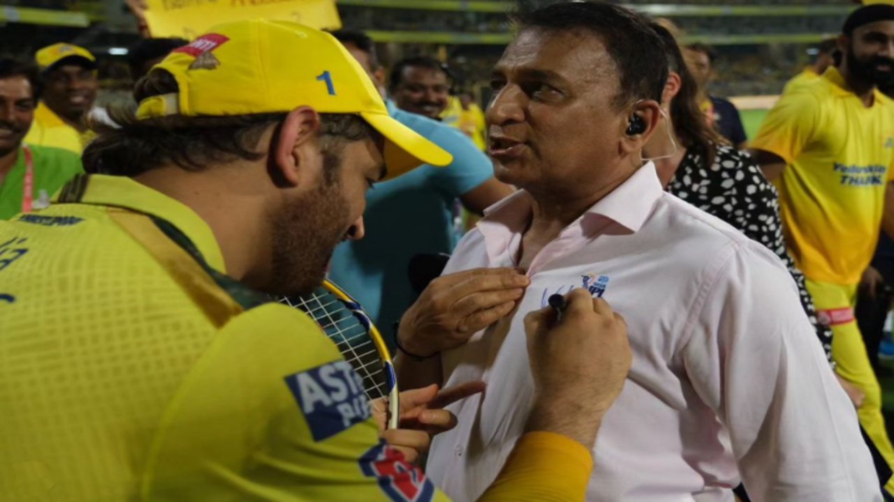 MS Dhoni: ధోని ఆటోగ్రాఫ్ తీసుకున్న దిగ్గజ ఆటగాడు.. చూసేందుకు రెండు కళ్లు చాలవు MS Dhoni: ధోని ఆటోగ్రాఫ్ తీసుకున్న దిగ్గజ ఆటగాడు.. చూసేందుకు రెండు కళ్లు చాలవు