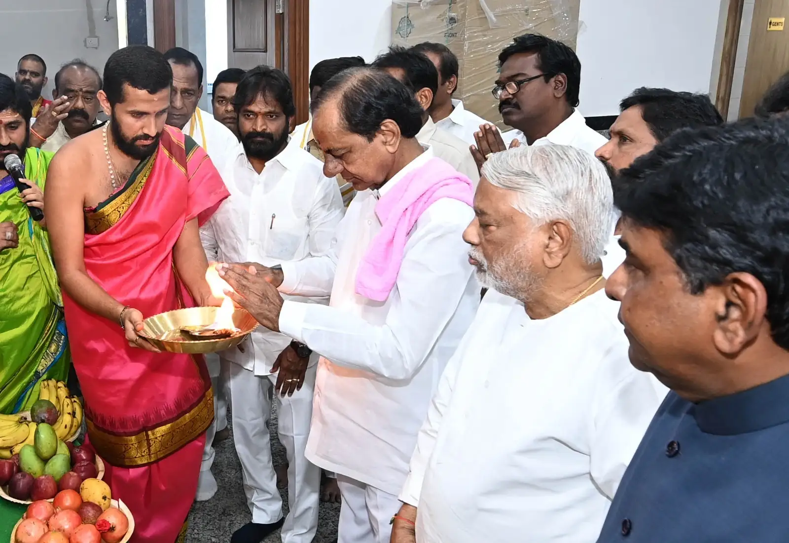 Telangana CM KCR inaugurate BRS central office in Delhi 