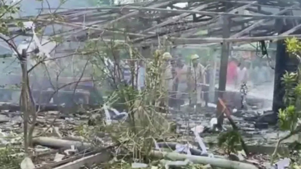 seven killed in massive blast at illegal firecracker factory in Bengal