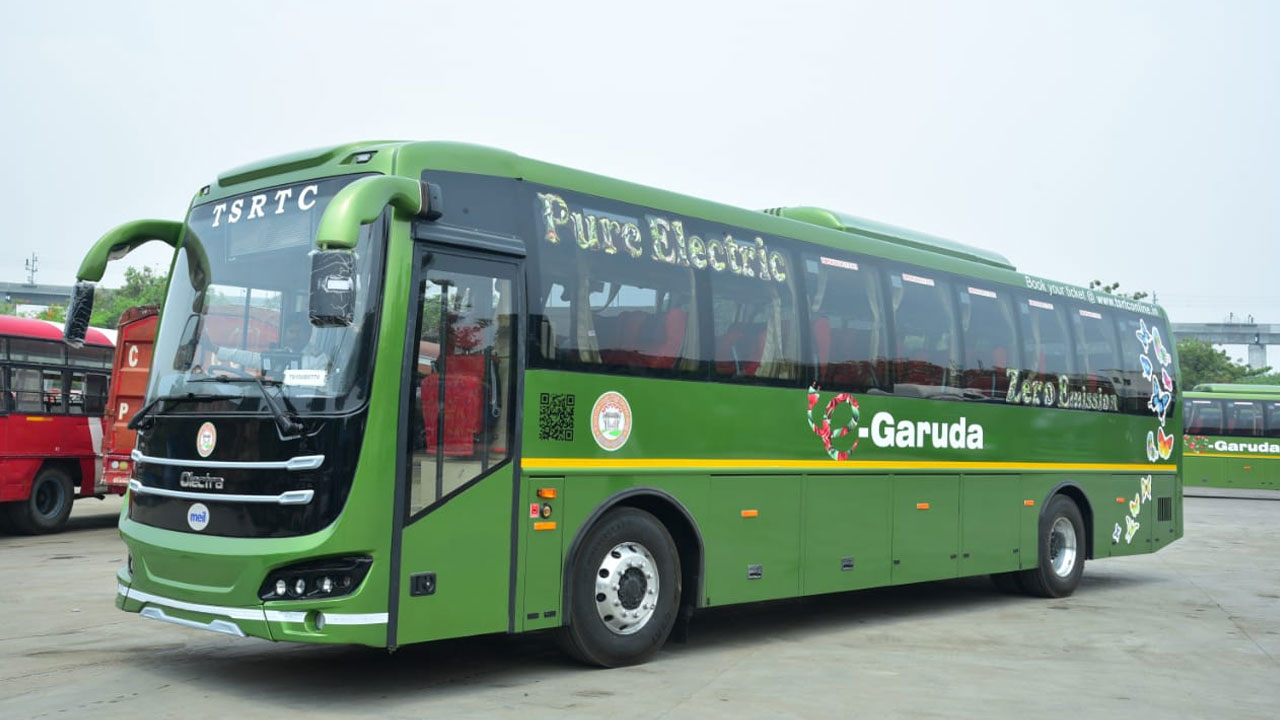 TSRTC: ప్రారంభమైన ఎలక్ట్రిక్ గరుడ బస్సులు.. మొదట తిరిగేది ఈ రూట్లోనే TSRTC: ప్రారంభమైన ఎలక్ట్రిక్ గరుడ బస్సులు.. మొదట తిరిగేది ఈ రూట్లోనే