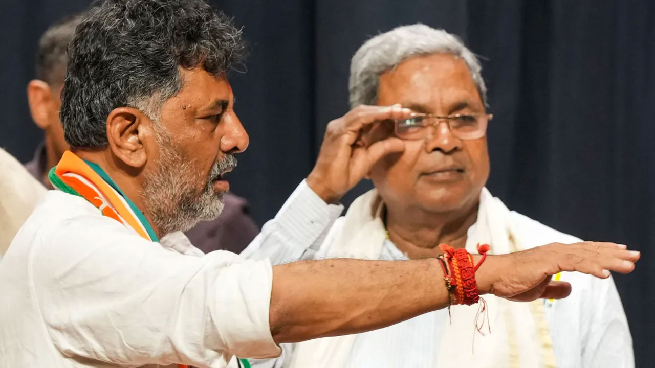 Karnataka Politics: ఏంటి.. సిద్ధరామయ్య సీఎం కాదా? ఇంతకీ ఢిల్లీ పెద్ద మనిషి ఏం చెప్పారంటే? Karnataka Politics: ఏంటి.. సిద్ధరామయ్య సీఎం కాదా? ఇంతకీ ఢిల్లీ పెద్ద మనిషి ఏం చెప్పారంటే?