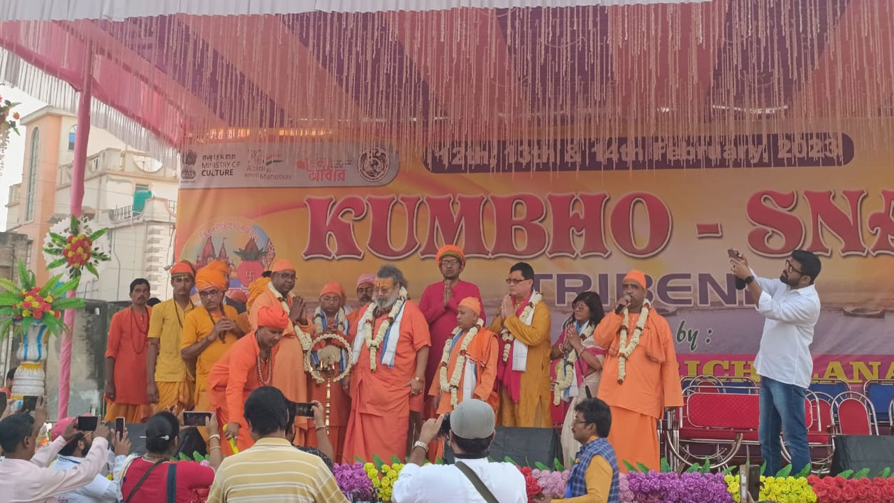 West Bengal: 700 ఏళ్ల క్రితంకుంభమేళా ఆపేశారన్న మోదీ.. తన రీసెర్చ్ని తప్పుడుగా ప్రచారం చేస్తున్నారన్న కెనడియన్ West Bengal: 700 ఏళ్ల క్రితంకుంభమేళా ఆపేశారన్న మోదీ.. తన రీసెర్చ్ని తప్పుడుగా ప్రచారం చేస్తున్నారన్న కెనడియన్