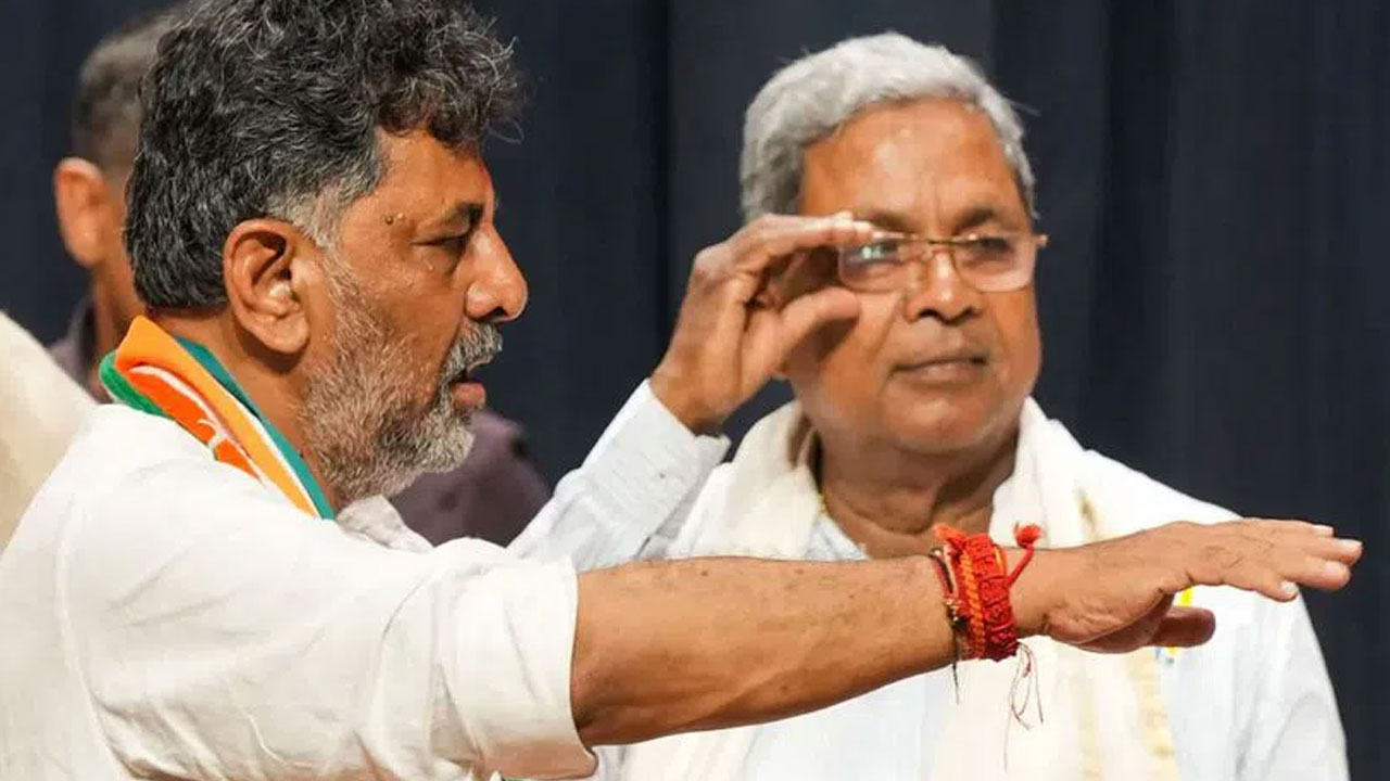 Siddaramaiah: బెంగళూరు చేరుకుంటున్న విపక్ష నేతలు.. అంగరంగ వైభవంగా సిద్ధూ ప్రమాణస్వీకారం Siddaramaiah: బెంగళూరు చేరుకుంటున్న విపక్ష నేతలు.. అంగరంగ వైభవంగా సిద్ధూ ప్రమాణస్వీకారం