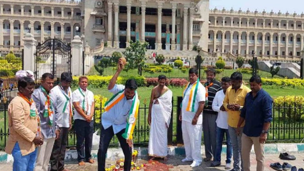 Karnataka Congress workers purify Vidhana Soudha with cow urine