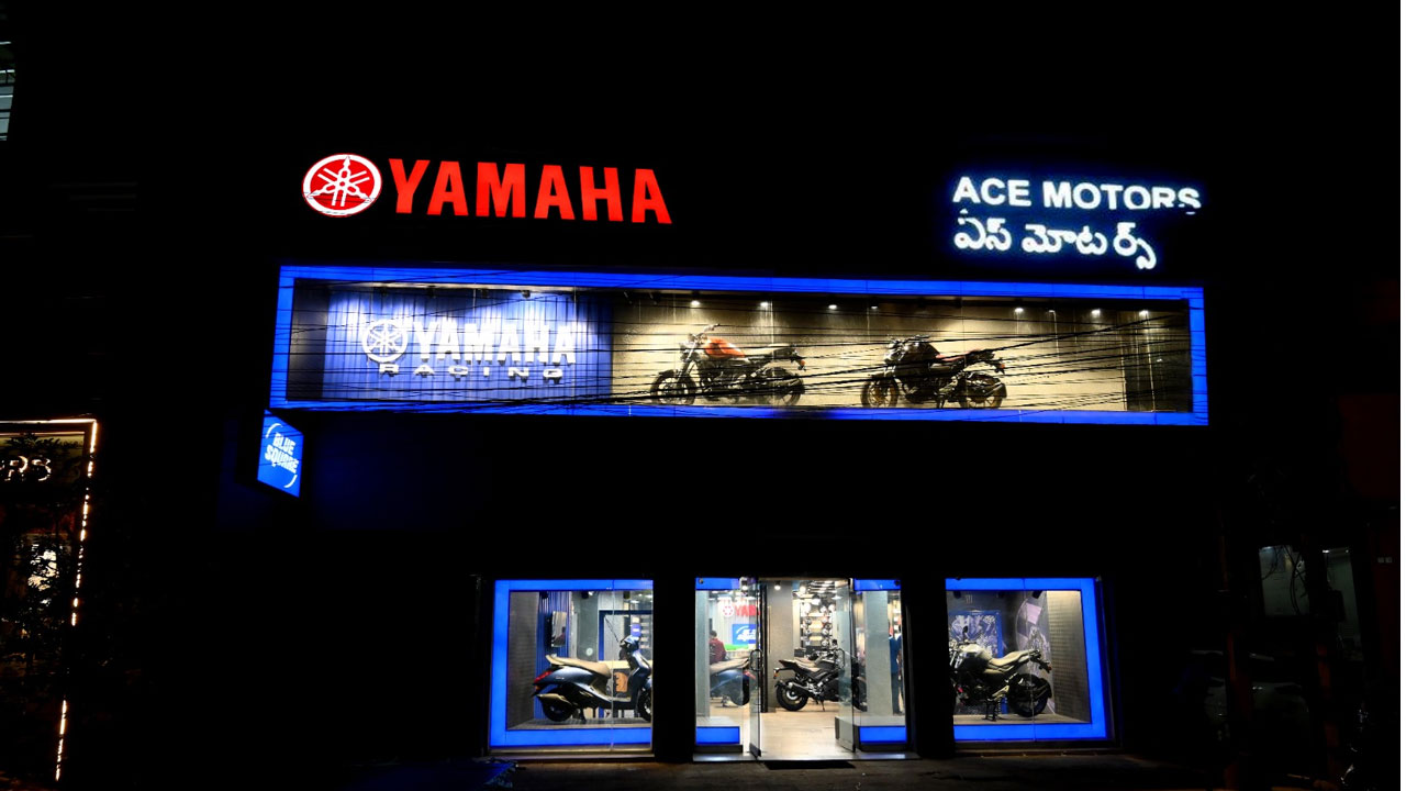 Yamaha Blue Square: హైదరాబాద్లో మరో రెండు బ్లూ స్క్వేర్ ఔట్లెట్లను తెరిచిన యమహా Yamaha Blue Square: హైదరాబాద్లో మరో రెండు బ్లూ స్క్వేర్ ఔట్లెట్లను తెరిచిన యమహా
