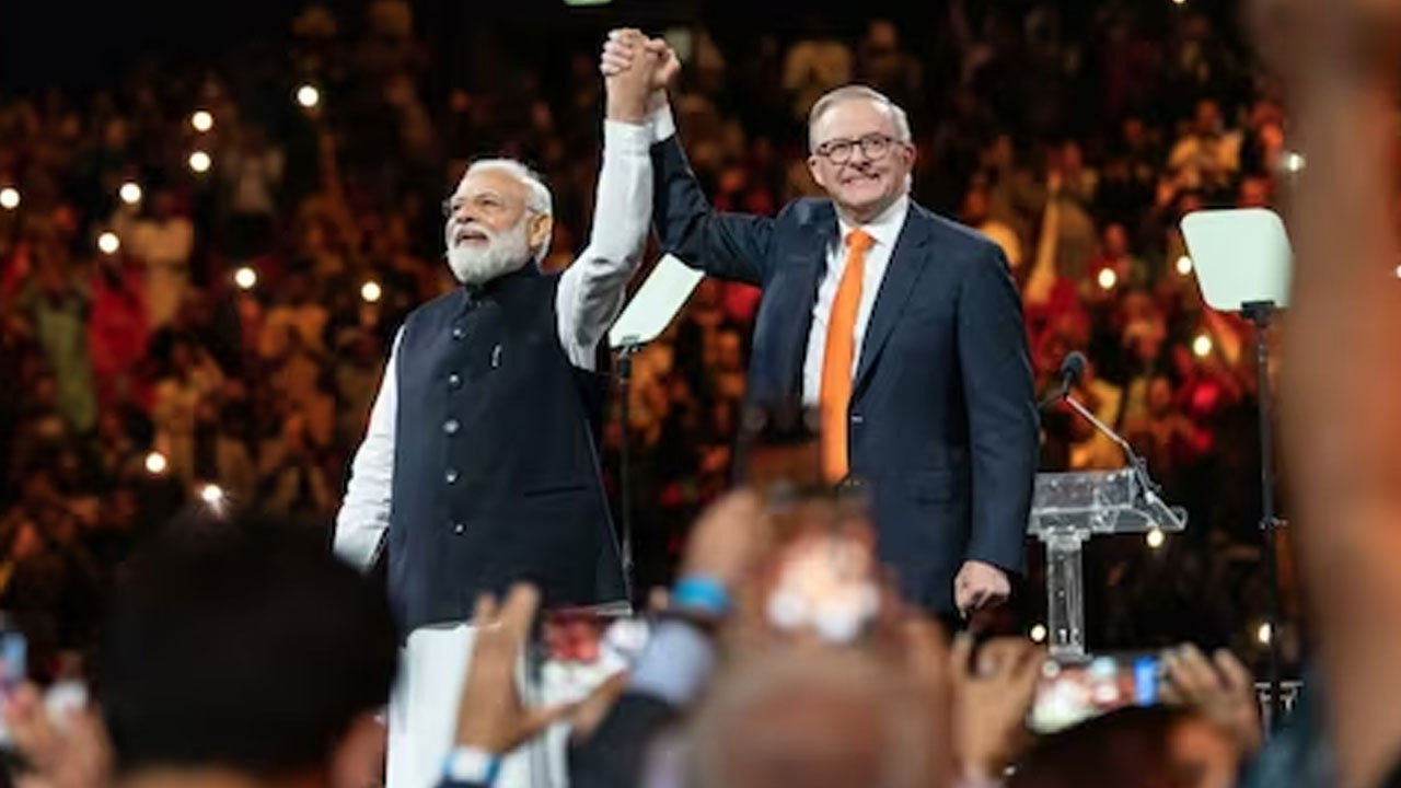 Australia Event: క్రికెట్ కలిపింది ఇద్దరినీ.. ఆస్ట్రేలియాలో జరిగిన కార్యక్రమంలో ప్రధాని మోదీ Australia Event: క్రికెట్ కలిపింది ఇద్దరినీ.. ఆస్ట్రేలియాలో జరిగిన కార్యక్రమంలో ప్రధాని మోదీ