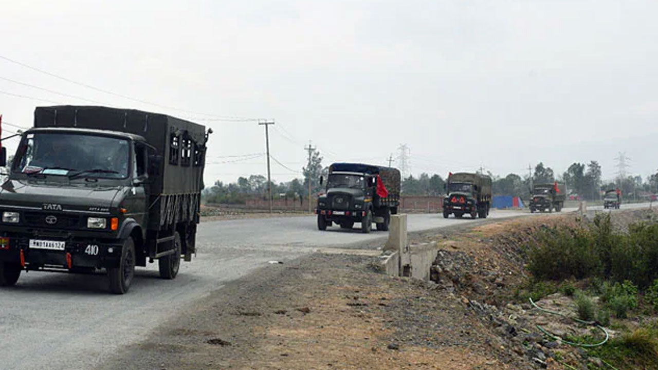 Manipur: 8 గంటల ఆపరేషన్లో 40 మంది ఉగ్రవాదులు హతమైనట్లు ప్రకటించిన మణిపూర్ సీఎం Manipur: 8 గంటల ఆపరేషన్లో 40 మంది ఉగ్రవాదులు హతమైనట్లు ప్రకటించిన మణిపూర్ సీఎం