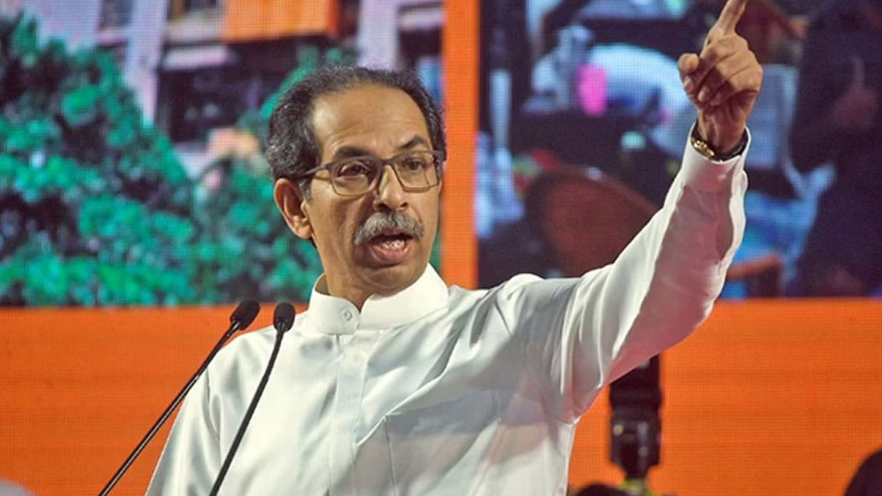 Bajrang Dal: ‘బజరంగ్ భలి’ అని ఓట్లేయమంటూ ఓటర్లను కోరిన మోదీకి అదే స్టైల్లో కౌంటర్ ఇచ్చిన శివసేన Bajrang Dal: ‘బజరంగ్ భలి’ అని ఓట్లేయమంటూ ఓటర్లను కోరిన మోదీకి అదే స్టైల్లో కౌంటర్ ఇచ్చిన శివసేన